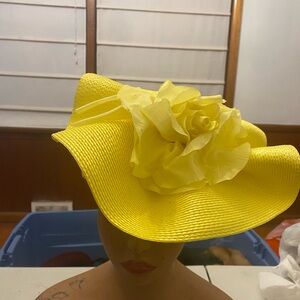 Chic Yellow Women's Hat with Floral Detail